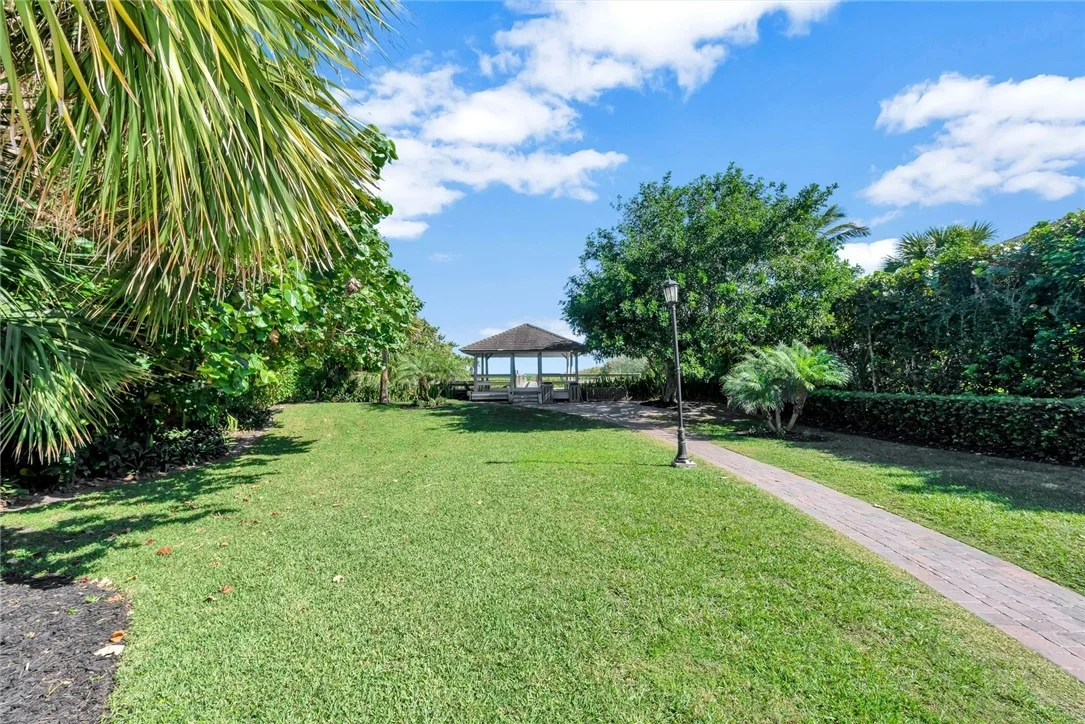 Photo of 950 Winding River Road