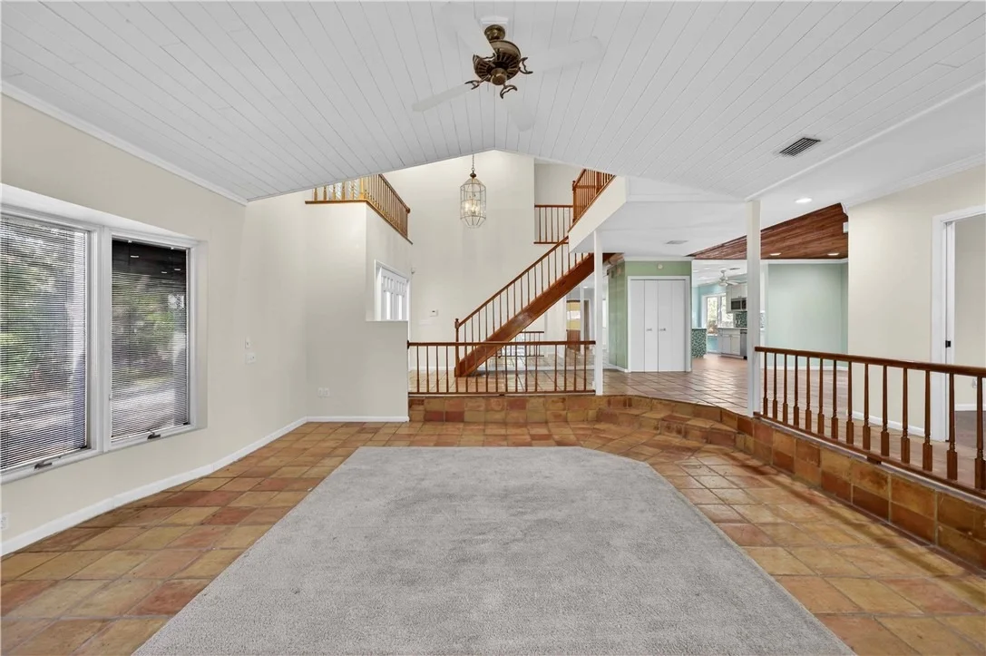 Photo of 950 Winding River Road