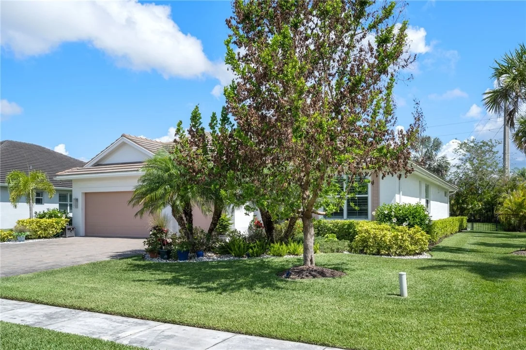 Photo of 1195 Camelot Way