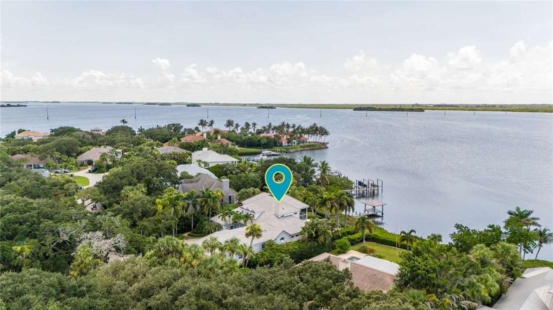 Photo of 995 Winding River Road