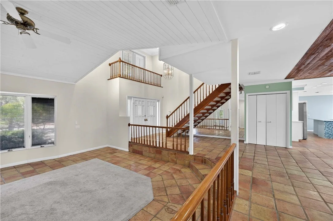 Photo of 950 Winding River Road