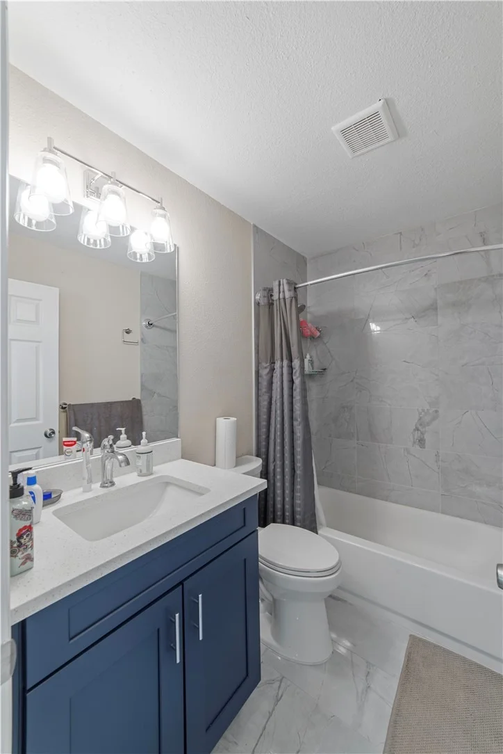 Photo of 1003 Red Oak Circle