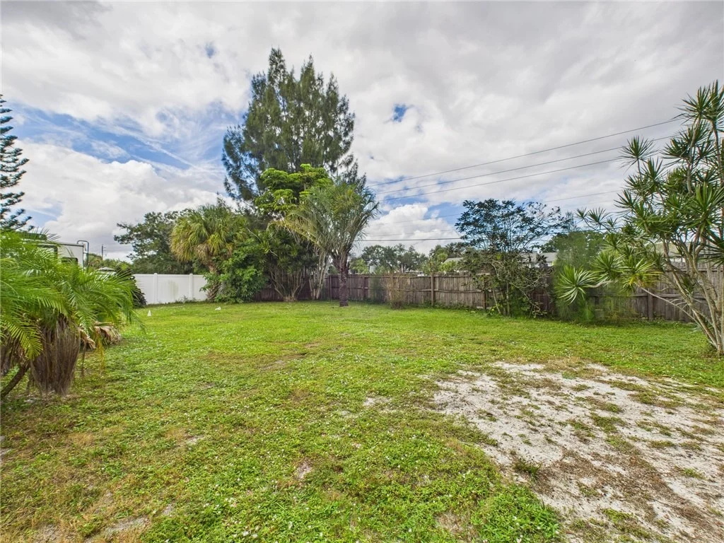 Photo of 1490 Mariposa Drive NE