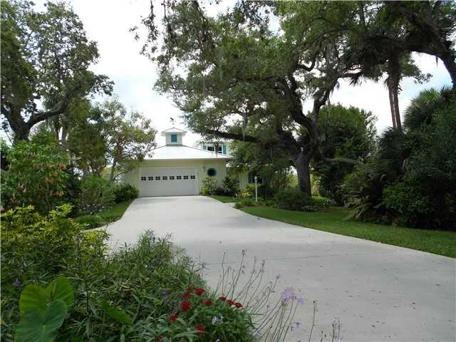 Photo of 395 Live Oak Drive