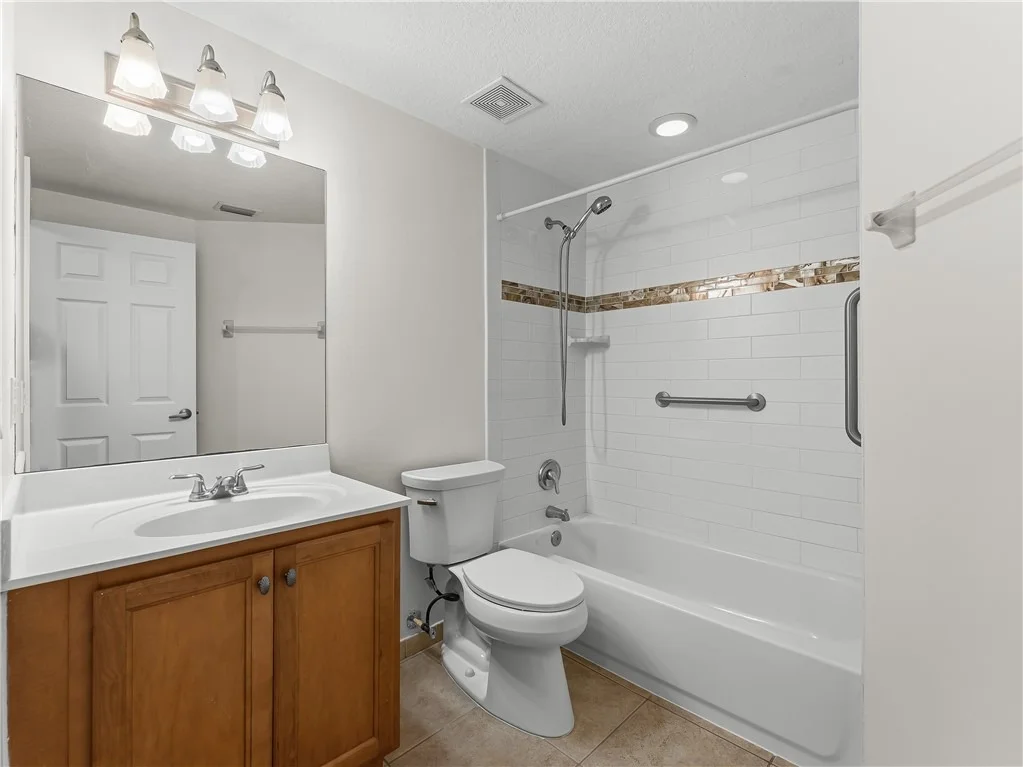 Photo of Unit 103 at 504 7th Square