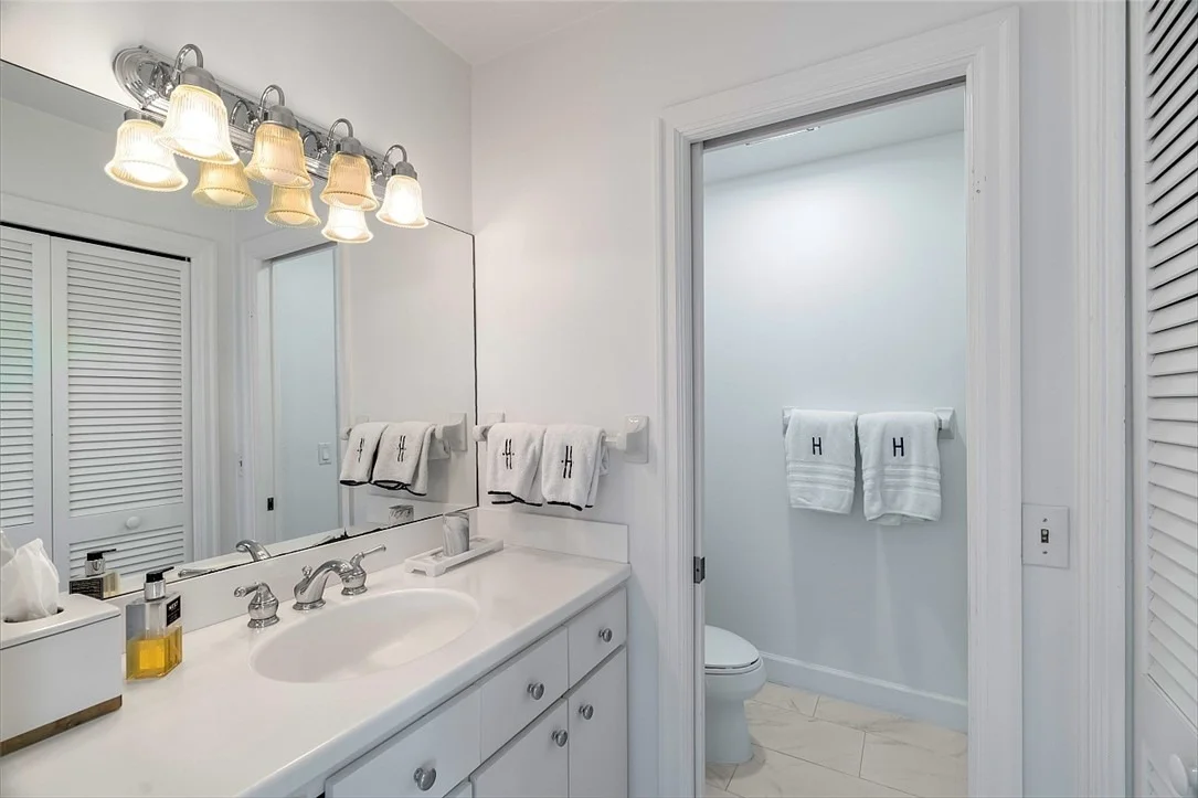 Photo of 190 Oleander Way