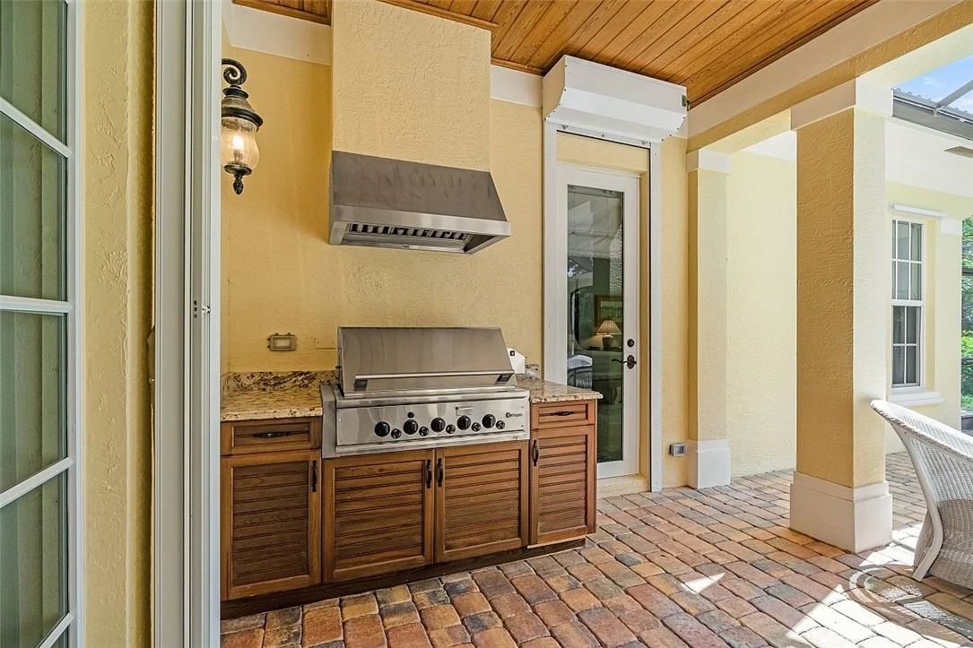 Photo of 360 Lakeview Way