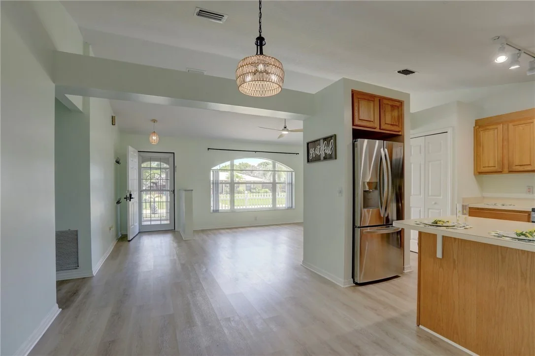 Photo of 243 Dickens Avenue