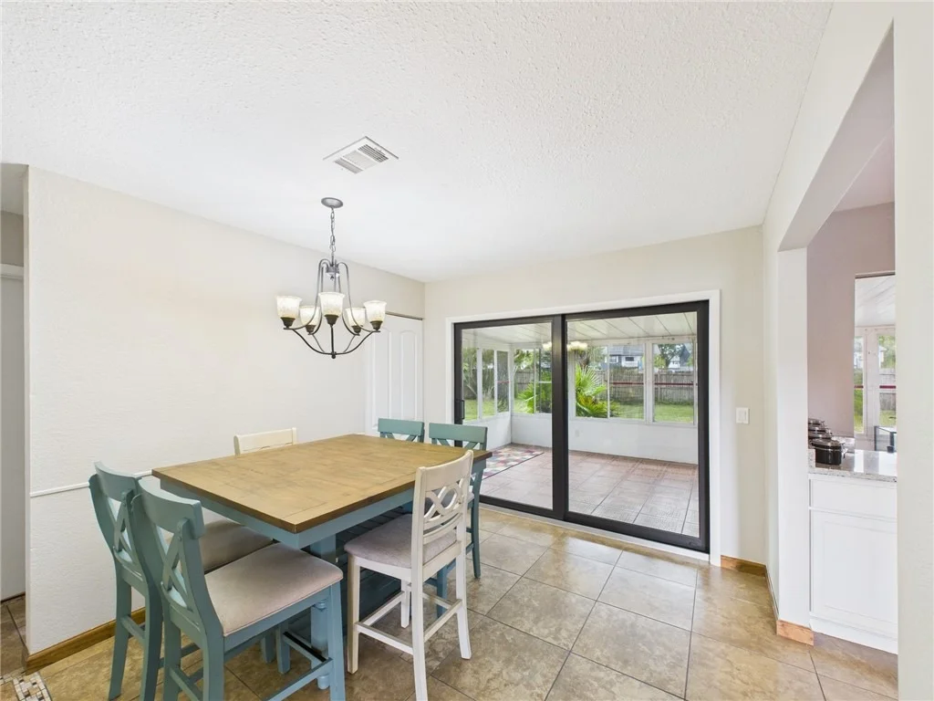 Photo of 1490 Mariposa Drive NE