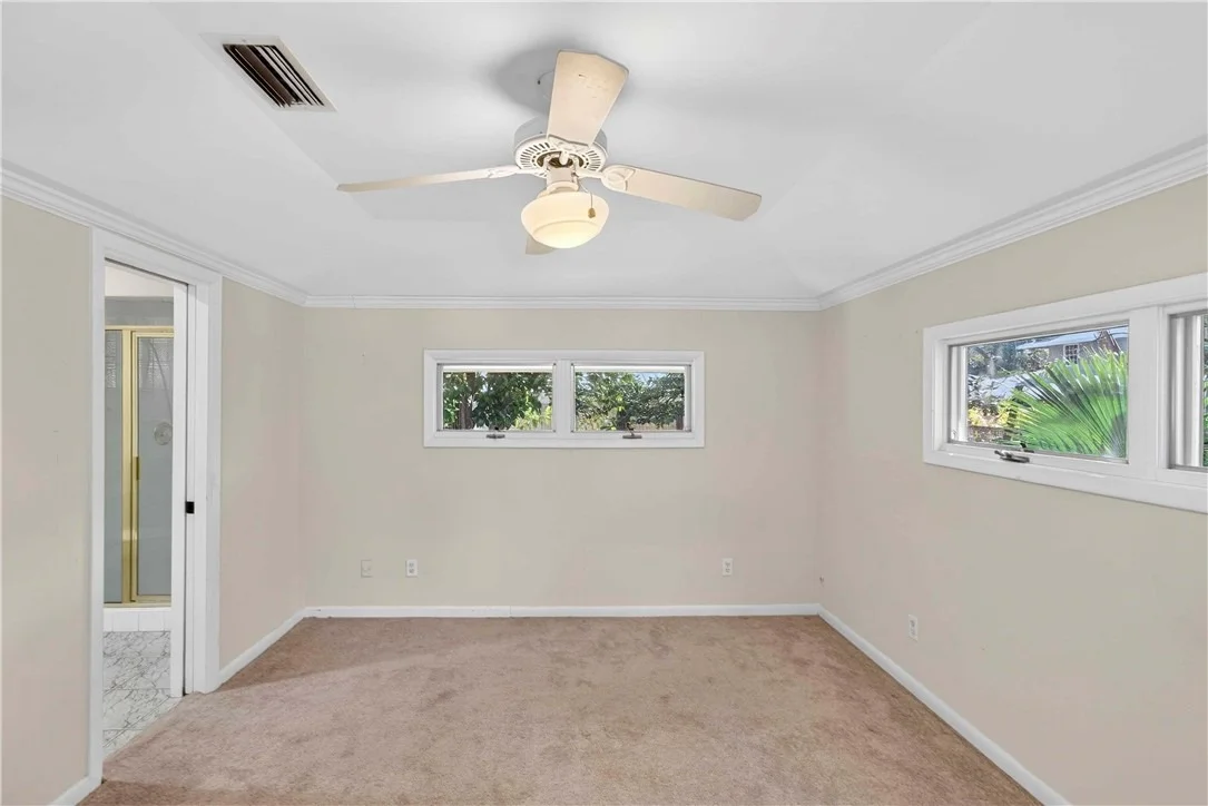 Photo of 950 Winding River Road