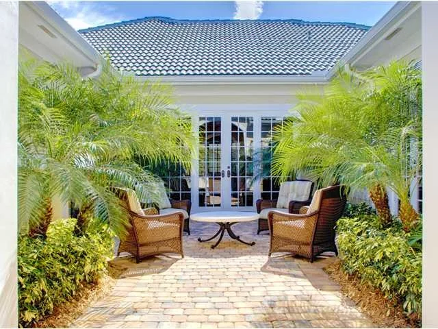 Photo of 280 Lakeview Way