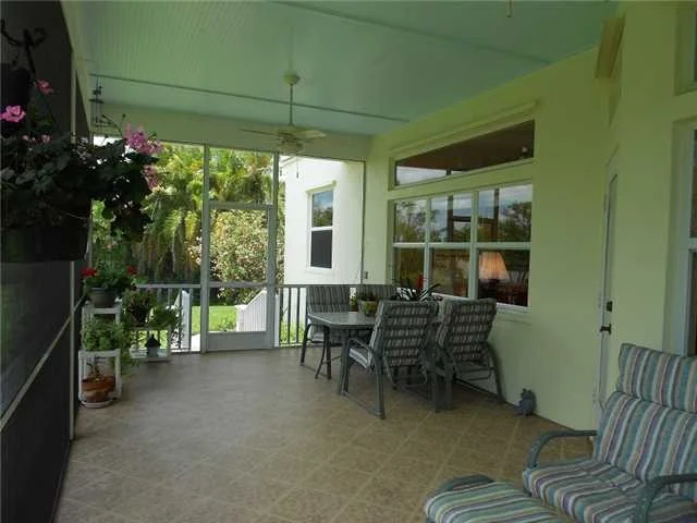 Photo of 395 Live Oak Drive