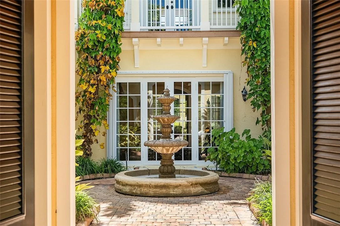 Photo of 360 Lakeview Way