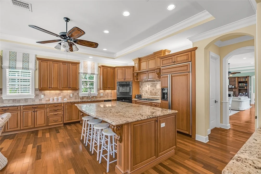Photo of 360 Lakeview Way