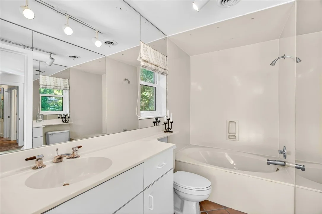 Photo of 456 Eugenia Road