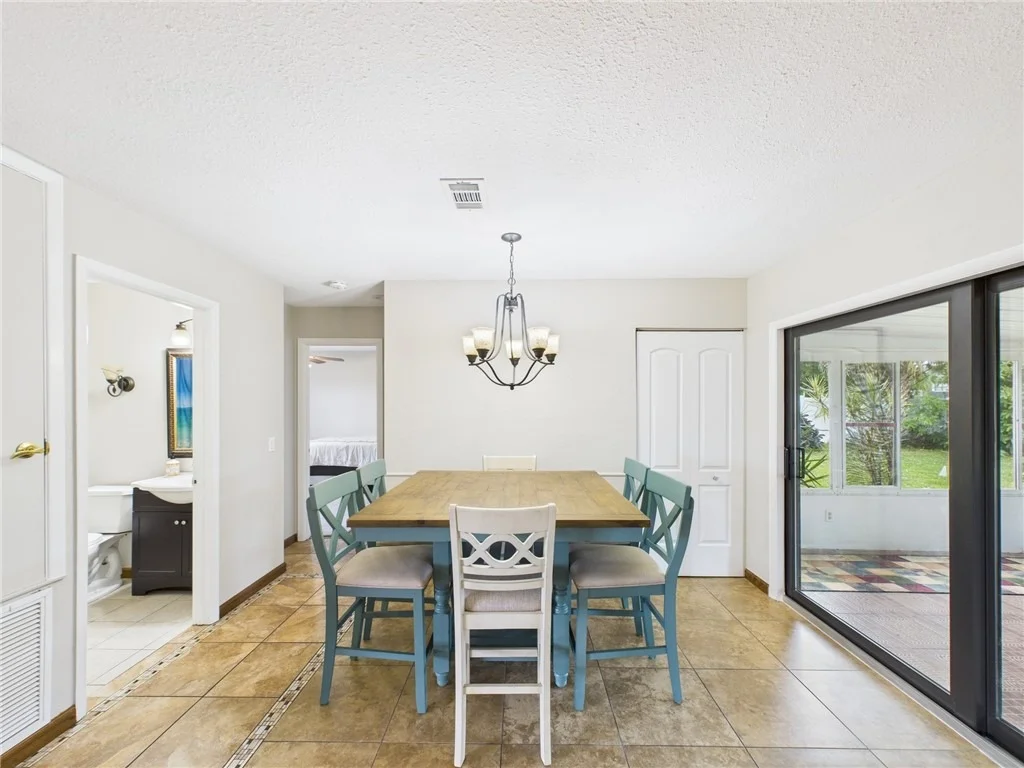Photo of 1490 Mariposa Drive NE