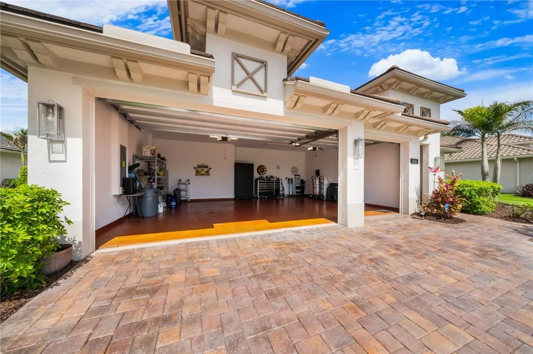 Photo of 1095 Camelot Way