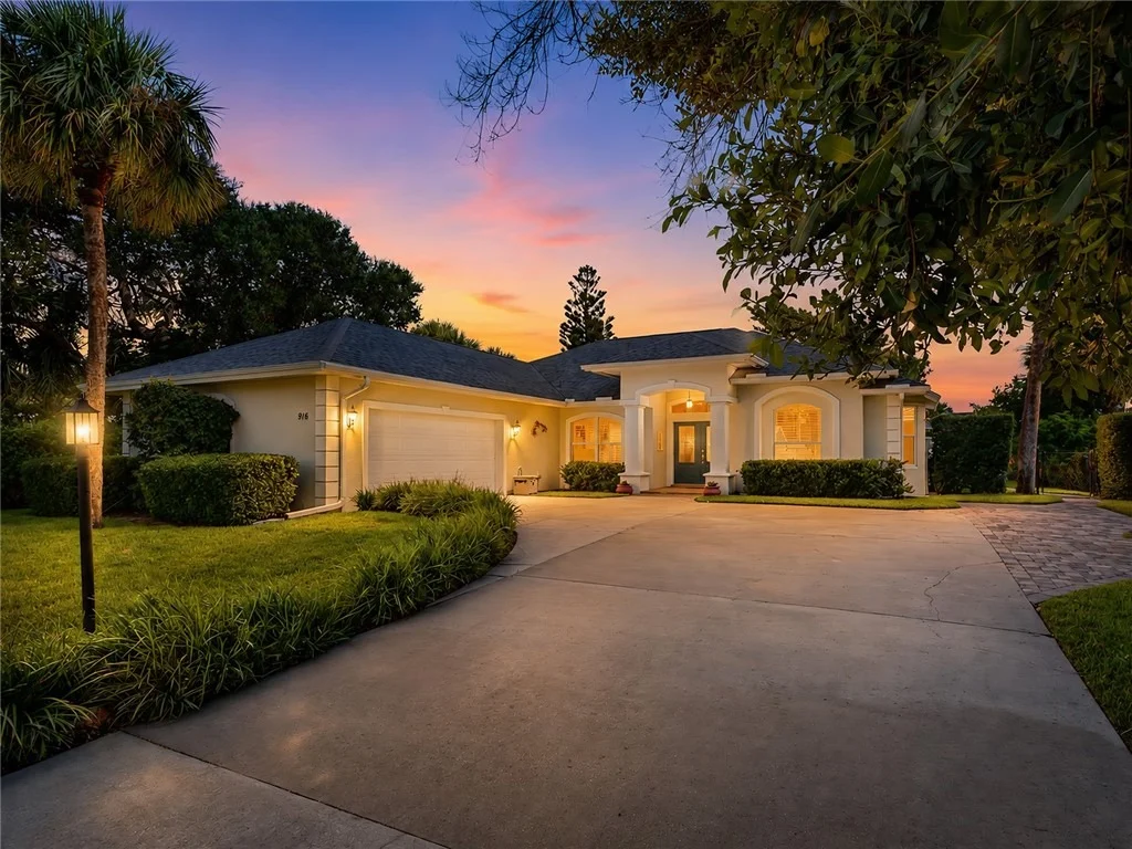 Photo of 916 Pebble Lane