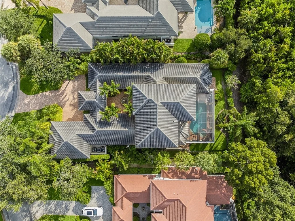 Photo of 360 Lakeview Way