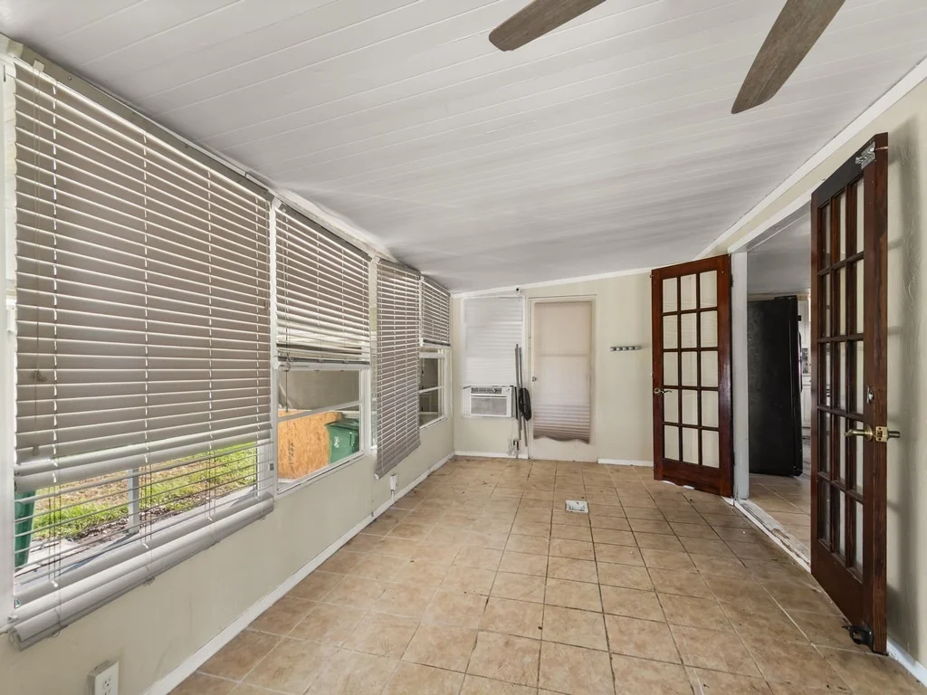 Photo of 703 Lark Drive