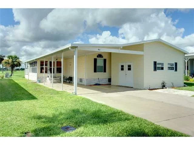 Photo of 1209 Barefoot Bl