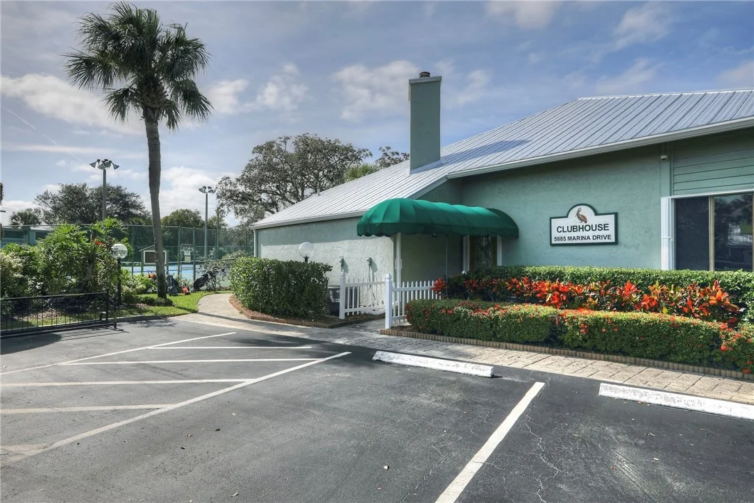 Photo of 9518 Riverside Drive