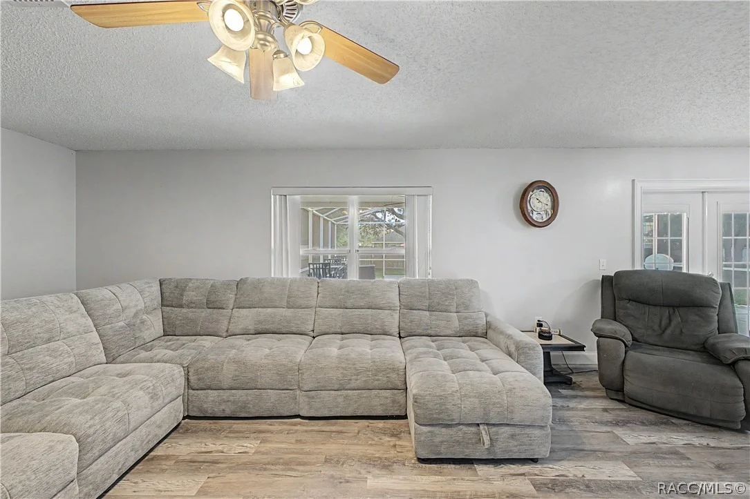 Photo of 1382 Larkin Road
