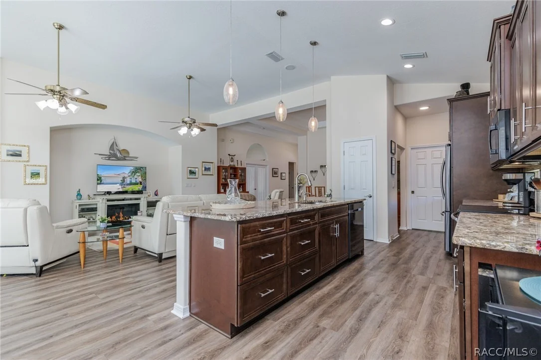 Photo of 639 W Doerr Path