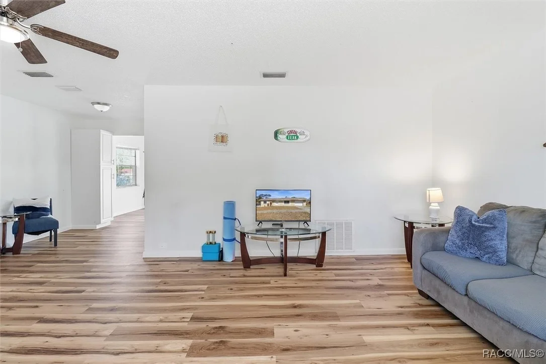 Photo of 5284 Springwood Road