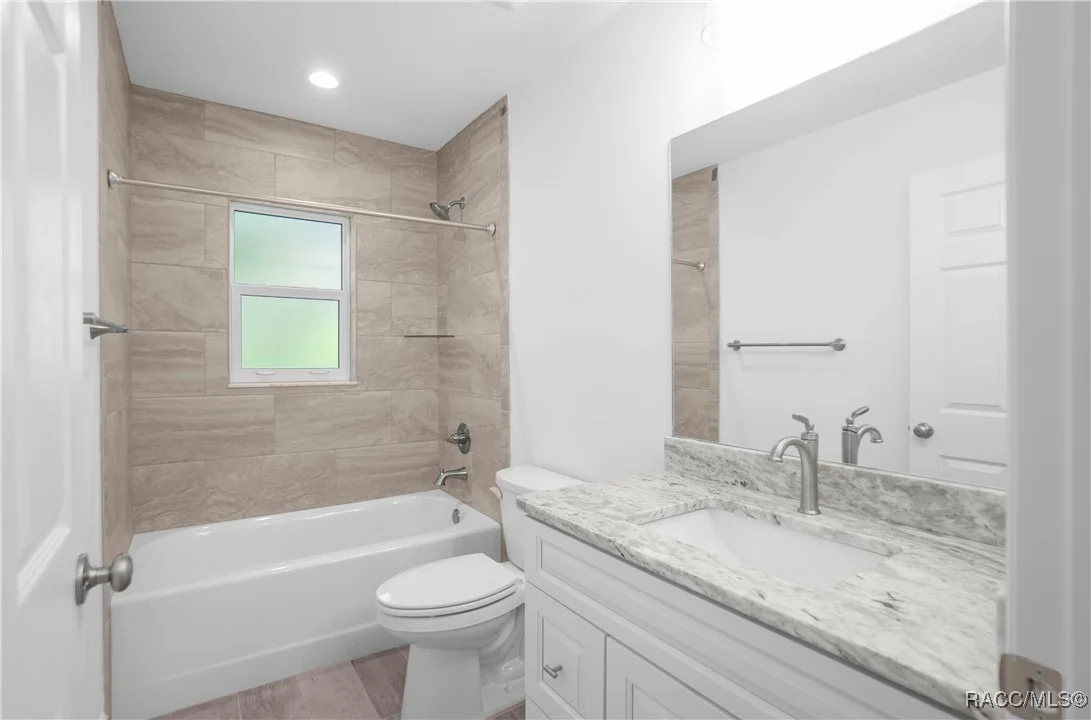 Photo of 530 N Highview Avenue