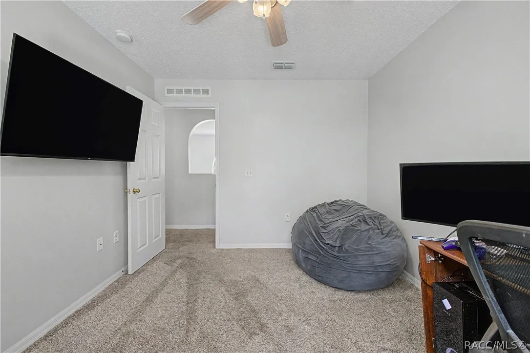 Photo of 1382 Larkin Road
