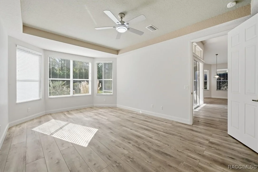 Photo of 1650 W Laurel Glen Path