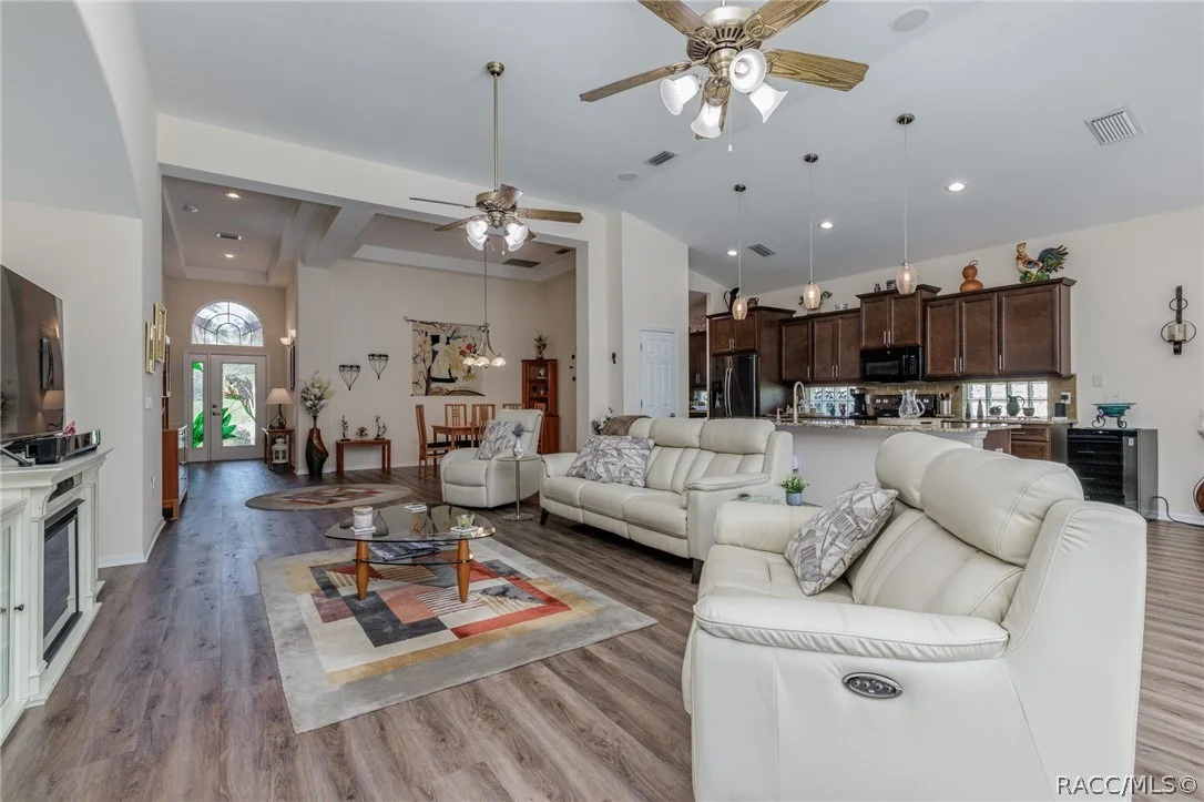 Photo of 639 W Doerr Path