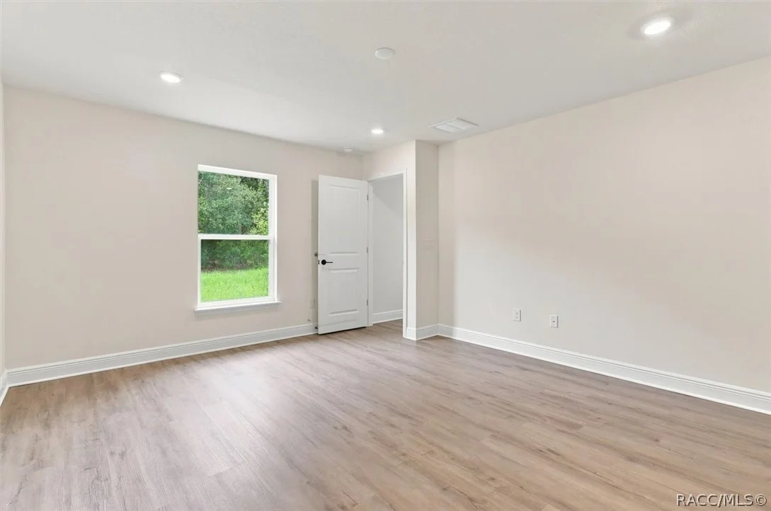 Photo of 876 N Currier Point