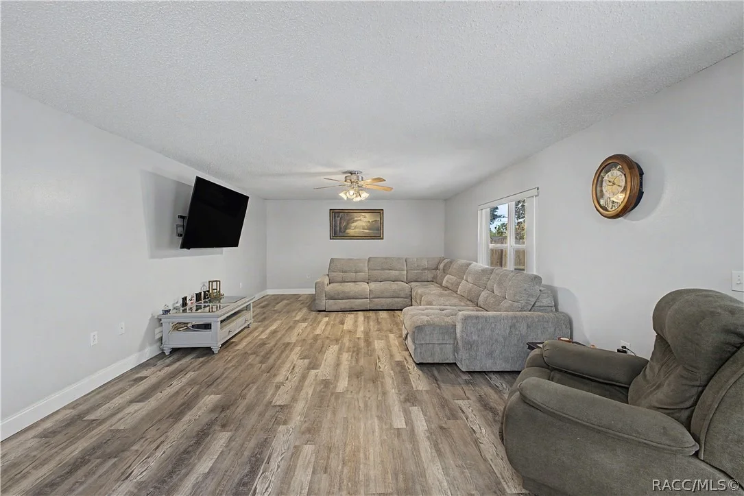 Photo of 1382 Larkin Road