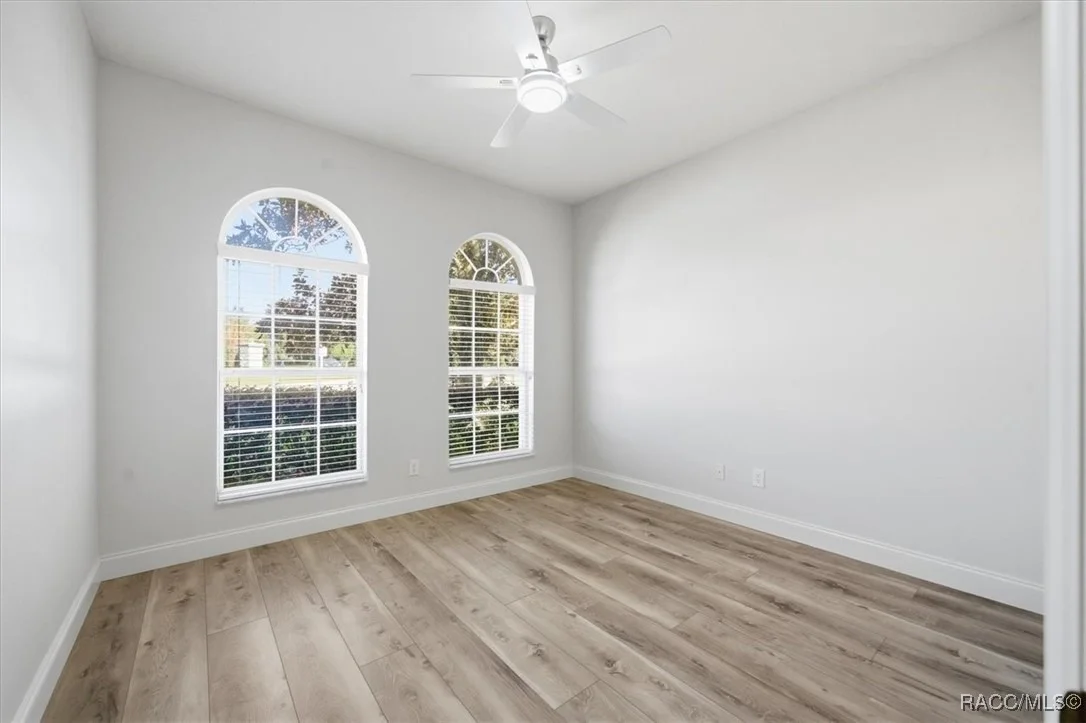 Photo of 1650 W Laurel Glen Path