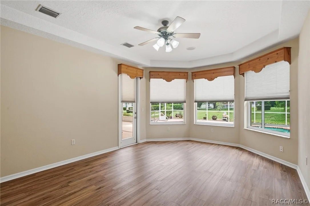 Photo of 926 E Triple Crown Loop