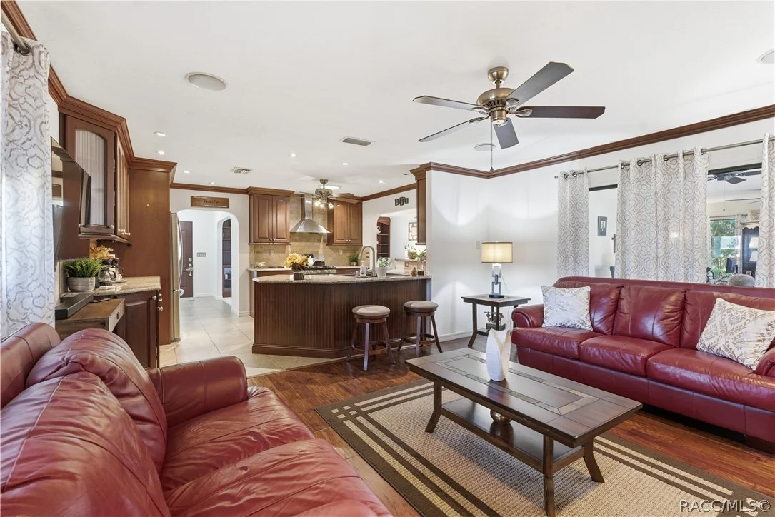 Photo of 335 W Pearson Street