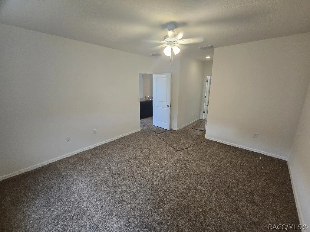 Photo of 559 W Runyon Loop