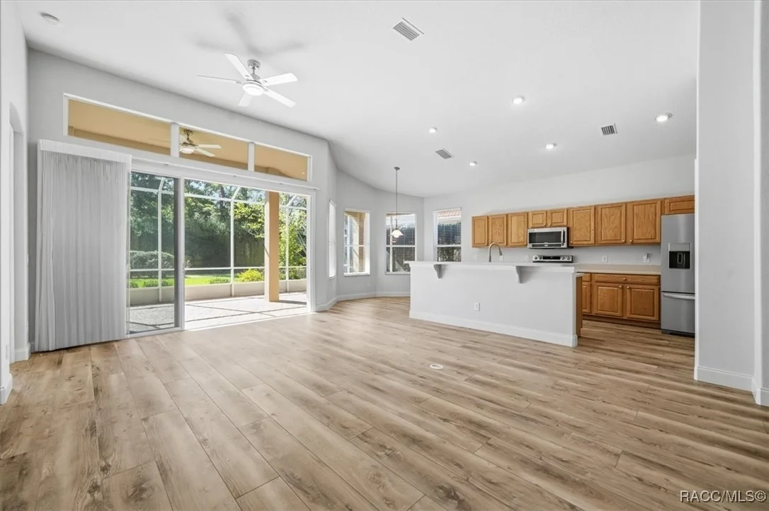 Photo of 1650 W Laurel Glen Path