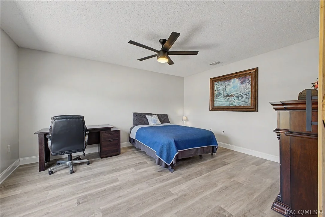 Photo of 1382 Larkin Road
