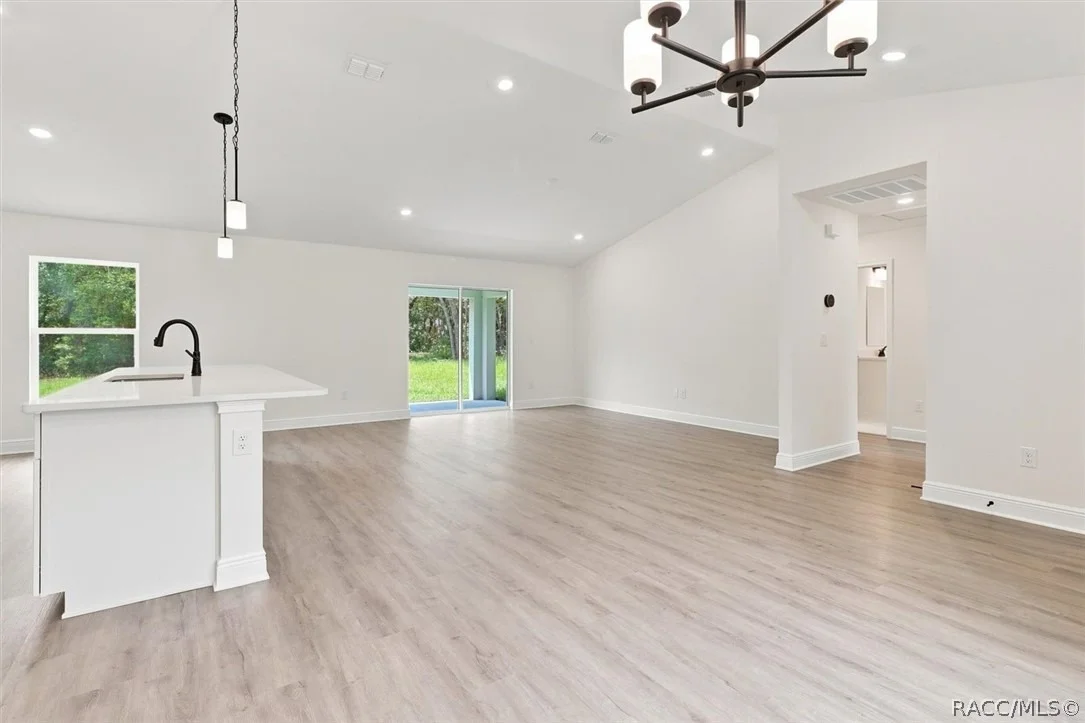 Photo of 876 N Currier Point