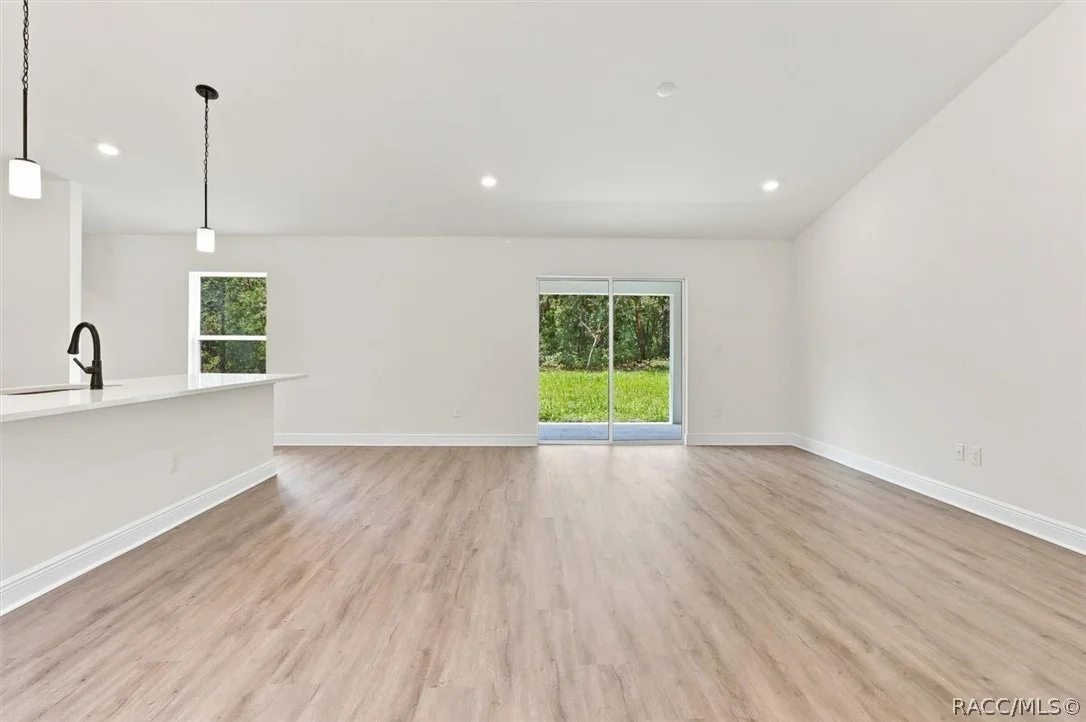 Photo of 876 N Currier Point