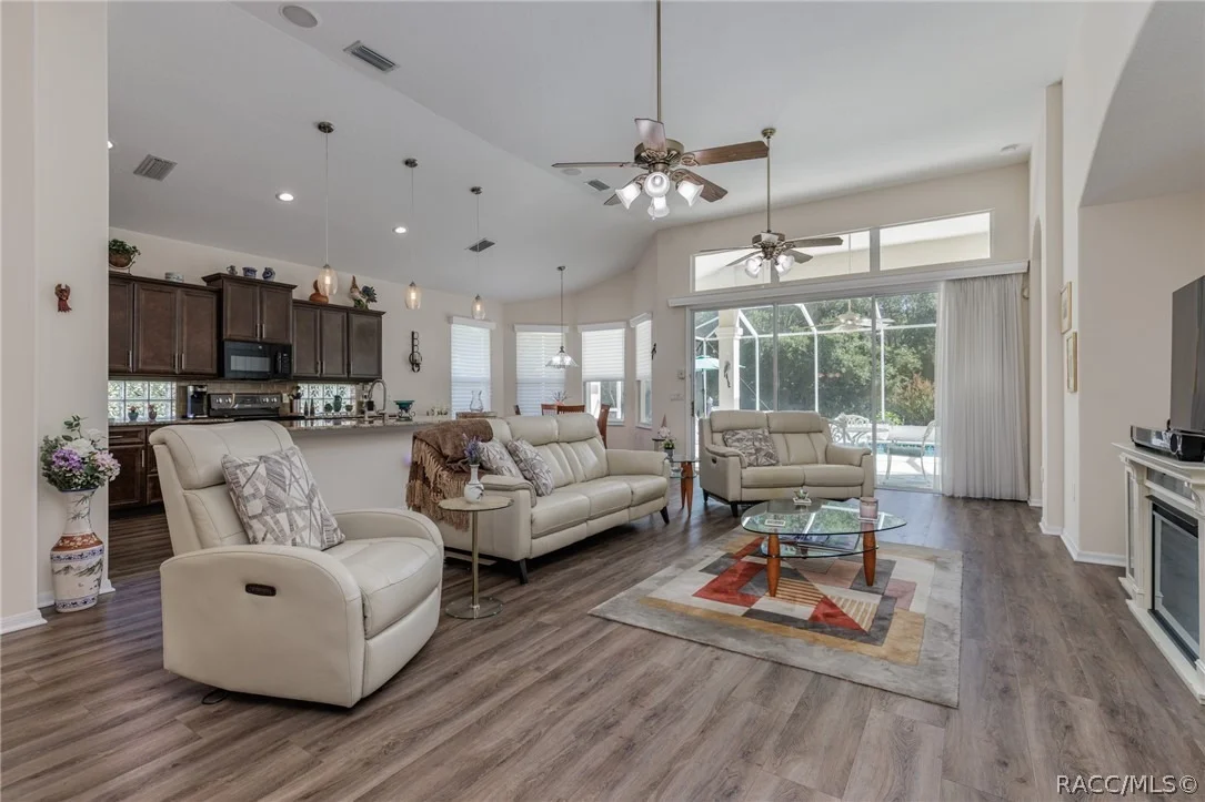 Photo of 639 W Doerr Path