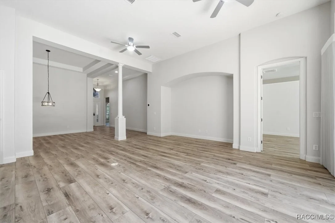 Photo of 1650 W Laurel Glen Path
