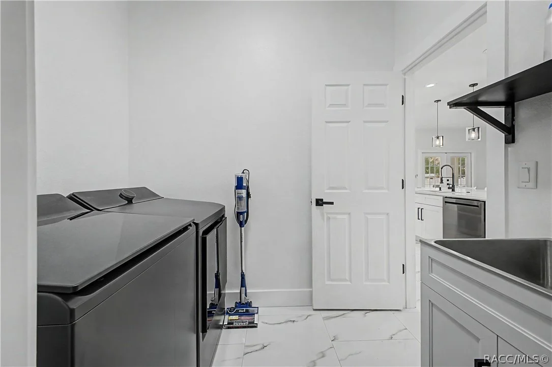 Photo of 7372 Madrid Road