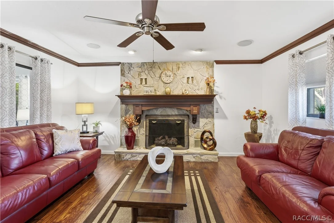 Photo of 335 W Pearson Street