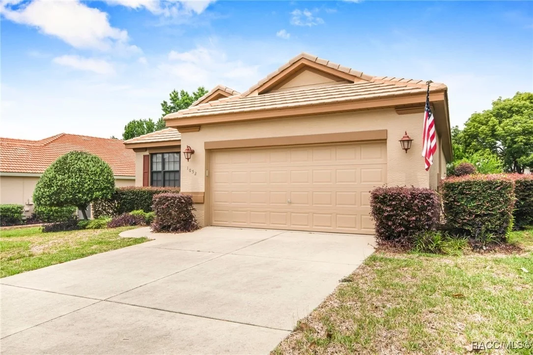 Photo of 1052 W DIAMOND SHORE Loop