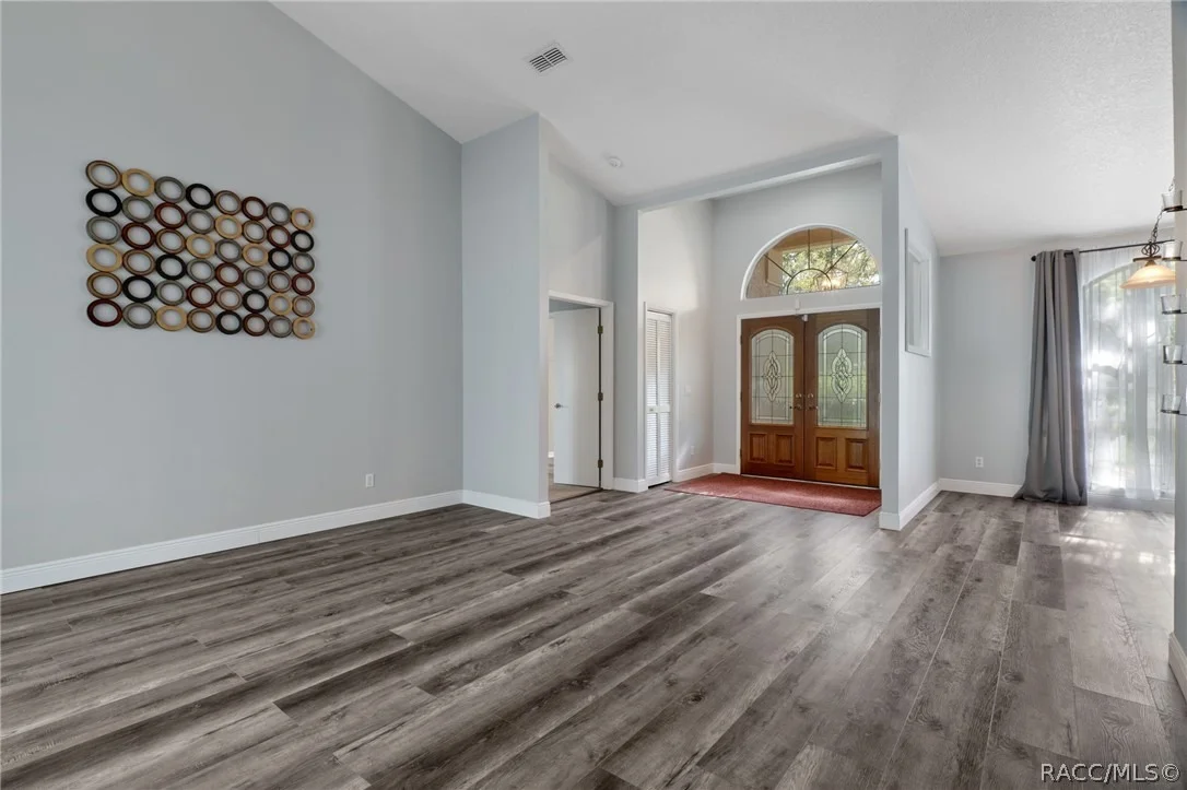 Photo of 270 N Grandview Avenue
