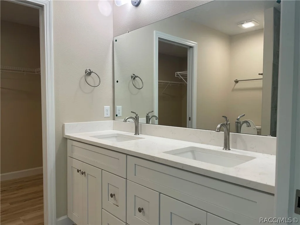 Photo of 6532 N Iris Drive